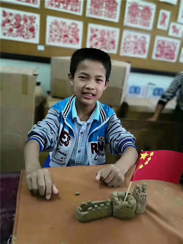 天物坊陶艺携手特教学校迎国庆06.jpg